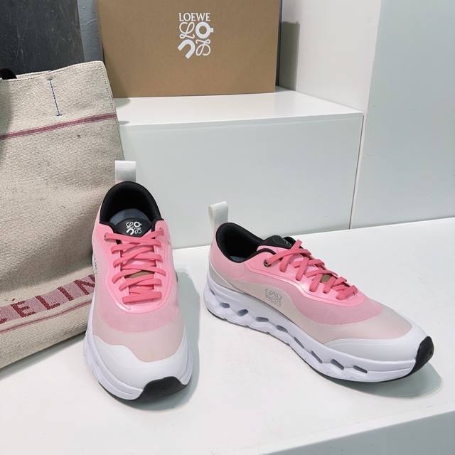 高品质出厂女 ！男 ！顶级品质情侣款！24Ss秋冬新款loewe罗意威 X On Cioudtilt 跑鞋情侣款！ 罗意威 Xon 昂跑全新合作系列 时尚，品牌